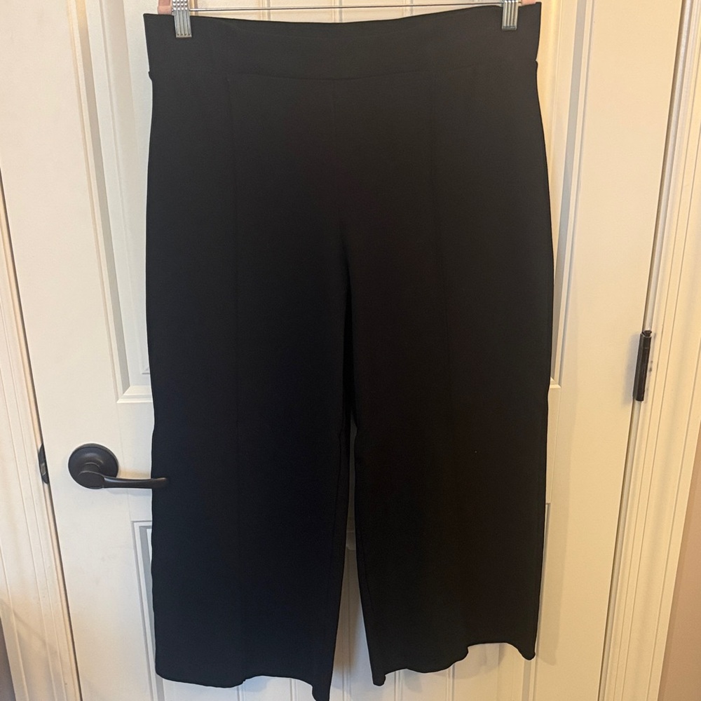 Spin USA Black Wide Leg Cropped Ponte Pants